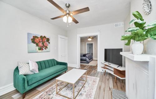 St. Louis Apartment | 1 Bd Apt near forest park, Science Center & dining