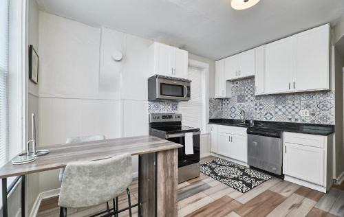 St. Louis Apartment | 1 Bd Apt near forest park, Science Center & dining