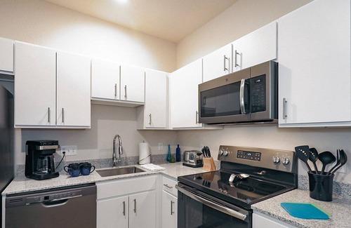 Overland Park Apartment | 1 BDR 1 Bath Apartment Style Suite WaterWalk Overland Park -2