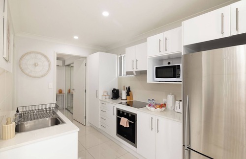 Rocklea Apartment | 1 Bdr Apt! GST Credits! Kitchen! Parking! 214F1