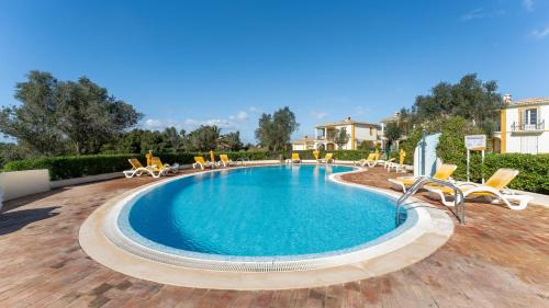 Estombar Apartment | 1 BDR Flat With Pool - 125D Gramacho by LovelyStay