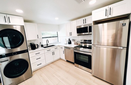 Fruitville House | 1 bdr Romantic getaway, close to Lido beach