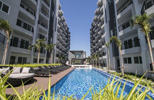 Kram Condo | 1 bdrm 1 living room, Pool view balcony, Wi-Fi and Kitchen, 2 mins to the beach