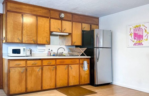 Winooski Apartment | 1 Bdrm Apt dwntwn Winooski w/laundry and parking