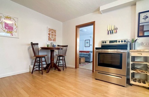 Winooski Apartment | 1 Bdrm Apt dwntwn Winooski w/laundry and parking
