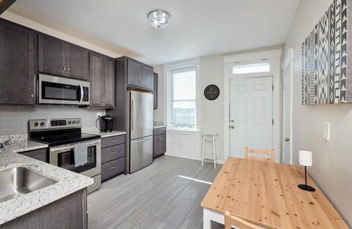 St. Louis Apartment | 1 Bdrm Apt Forest park, CWE, & The Grove, -4930 A Wise FL2