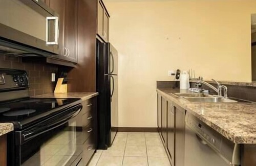 East Kootenay Apartment | 1 BDRM Condo - Great location - Hot tub and pool
