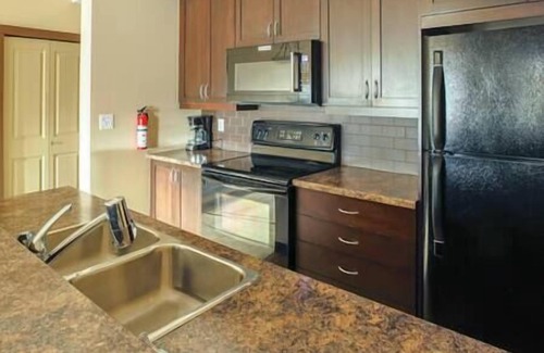 East Kootenay Apartment | 1 BDRM Condo - Great location - Hot tub and pool