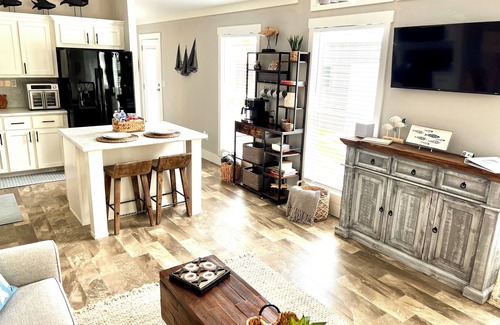Pottsboro House | 1 Bdrm, Sleeps 4, Close to water, Firepit, Pet friendly, Full Kitchen