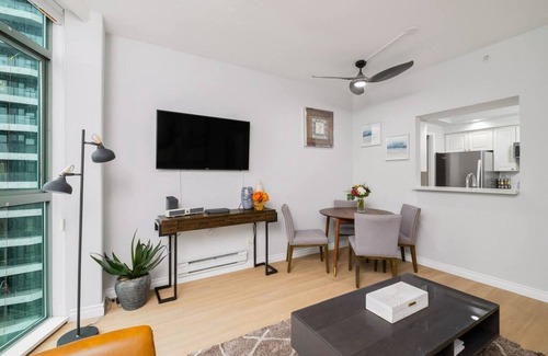 Downtown Vancouver Condo | 1 Bdrm With View of Ocean Very Centrally Located