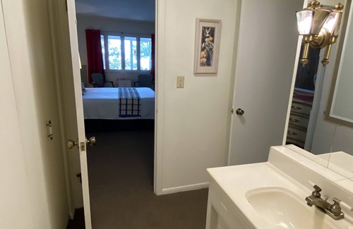 Detroit Lakes Condo | 1 bed/1 bath condo long term stays welcome! Lake Front close to Detroit Mountain