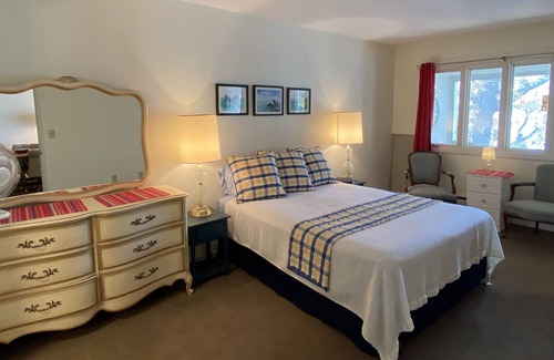 Detroit Lakes Condo | 1 bed/1 bath condo long term stays welcome! Lake Front close to Detroit Mountain