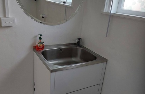 Massey Apartment | 1 Bed 1 Bathroom w Parking sleeps 3