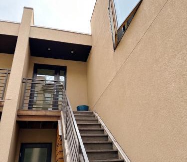 Civic Center Apartment | 1 bed apartment with parking - Denver Museum District Walk to Convention Center, Capital, museums and shops