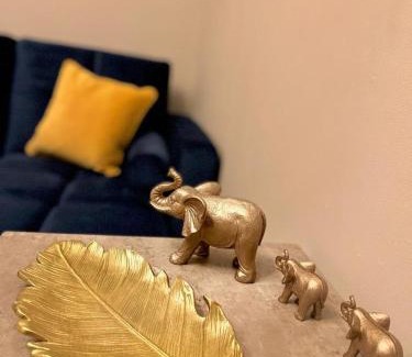 Kelvinbridge Apartment | 1 bed Apt in West End
