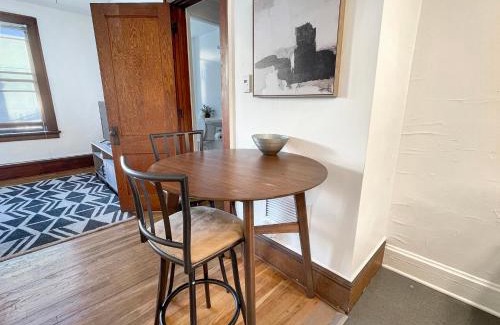 Downtown Des Moines Apartment | 1 Bed Apt On Grand - Walk To 3 Breweries!