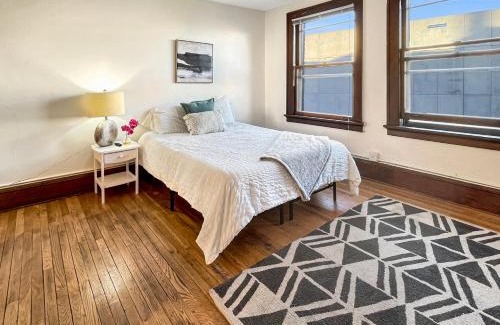 Downtown Des Moines Apartment | 1 Bed Apt On Grand - Walk To 3 Breweries!