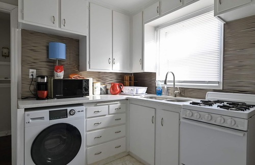 Downtown Omaha Apartment | 1 Bed Apt on Leavenworth St-Near UNMC-Midtown