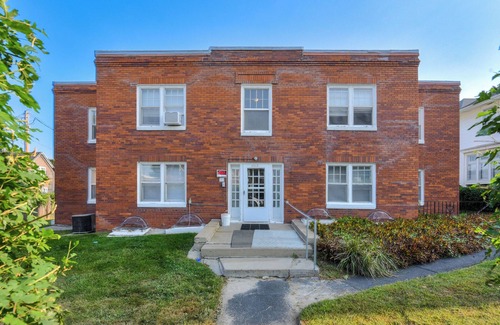Downtown Omaha Apartment | 1 Bed Apt on Leavenworth St-Near UNMC-Midtown