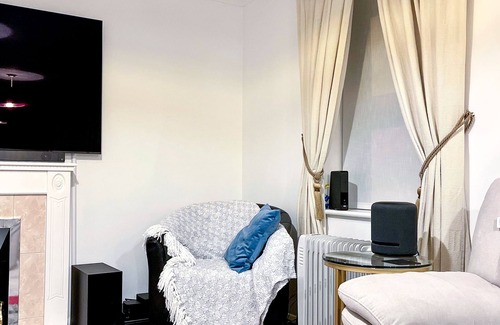 Rochester Apartment | 1-Bed Apt, Sleeps 2, 20 min walk to Centre