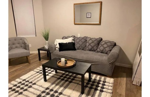 Quincy Apartment | 1 Bed Apt w/W&D, 1 block to Hospital wifi, parking