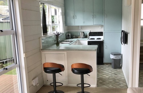 Ohope Apartment | 1 Bed Apt, West End Ohope 50m to Beach.
