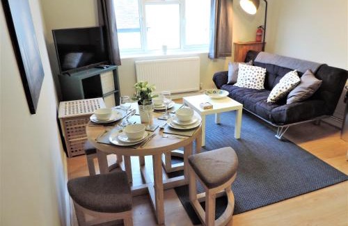 Bagshot Apartment | 1 Bed Bagshot Pennyhill Accommodation