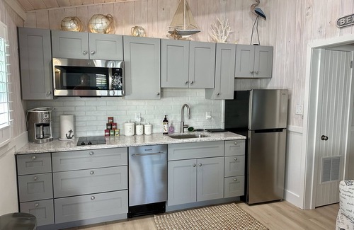 Siesta Key Condo | 1 Bed Cottage, Full Remodel, Beach Access #7, Walk to Village 5 min, 2 AC UNITS!