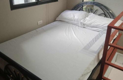 Zamboanga House | 1 Bed House - Sleeps 2 - Parking - Wifi