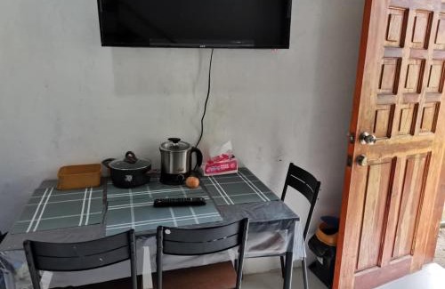 Zamboanga House | 1 Bed House - Sleeps 2 - Parking - Wifi