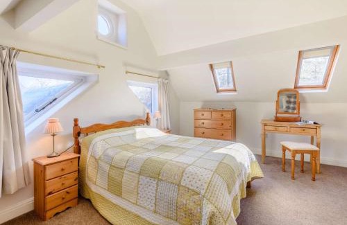 Combs House | 1 Bed in Combs PK682
