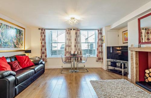 Keswick House | 1 Bed in Keswick SZ127
