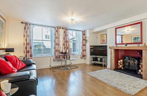 Keswick House | 1 Bed in Keswick SZ127