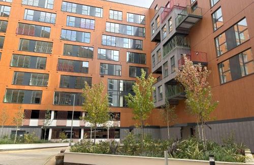 Bracknell Apartment | 1 Bed Serviced Apartment Bracknell with parking 5 mins from station