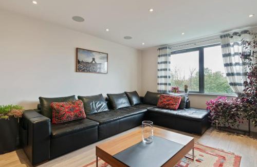 Friern Barnet Apartment | 1-Bed Spacious Flat, North London, 15 Minutes to Central