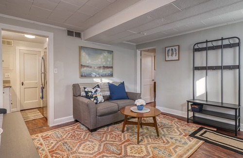 Chelsea House | 1 bedroom, 1 bath basement unit in beautiful downtown Chelsea