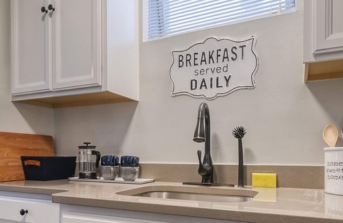 Chelsea House | 1 bedroom, 1 bath basement unit in beautiful downtown Chelsea