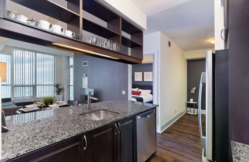 Etobicoke Apartment | 1 Bedroom/1 Bathroom Suite