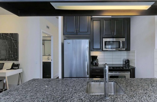 Etobicoke Apartment | 1 Bedroom/1 Bathroom Suite