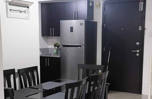 Ugong Apartment | 1 Bedroom Access Penthouse Condo Unit