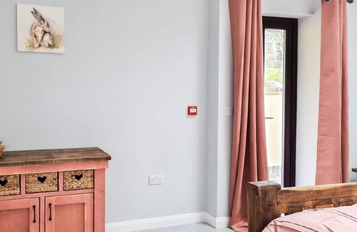 Ynysddu Cottage | 1 bedroom accommodation in Mynydd Islwyn