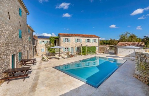 Karlovici Apartment | 1 bedroom accommodation in Zminj