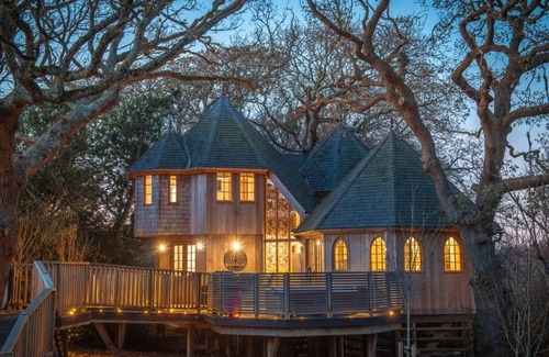 New Forest District Ski Chalet | 1 bedroom accommodation in Milford-on-Sea, Nr Lymington