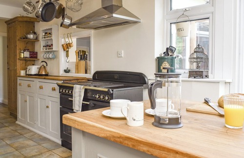 New Forest District Cottage | 1 bedroom accommodation in Sopley, near Christchurch
