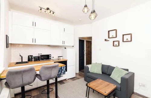 Central Aberdeen Apartment | 1 Bedroom Apartment-Free Parking
