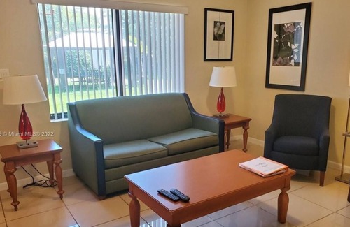 Parkside Apartment | 1 Bedroom Apartment 437848 by Houzlet