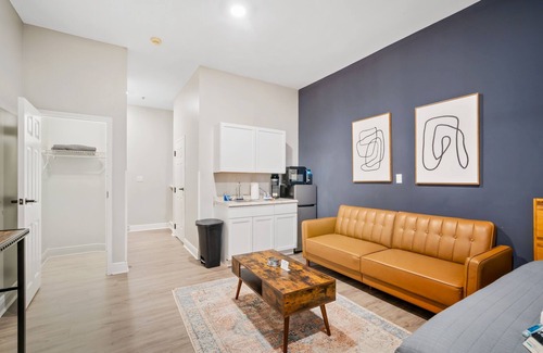 Grand Bay Apartment | 1 Bedroom Apartment at Oak + Fountain - #18