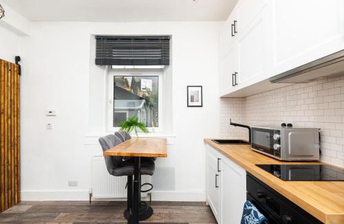 Central Aberdeen Apartment | 1 Bedroom Apartment-Free Parking