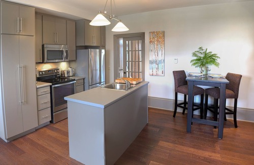 Goderich Apartment | 1 Bedroom Apartment in Beautifully Renovated Heritage Home