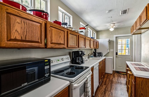 Gainesville Apartment | 1 bedroom Apartment in quaint triplex 12 blocks from UF and downtown